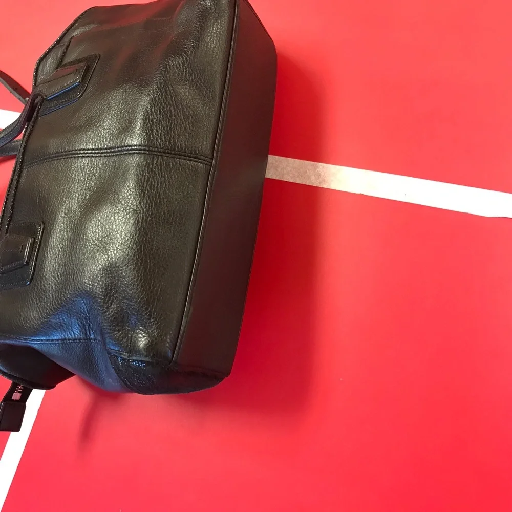 Like new authentic medium size leather Coach - Picture 5 of 8